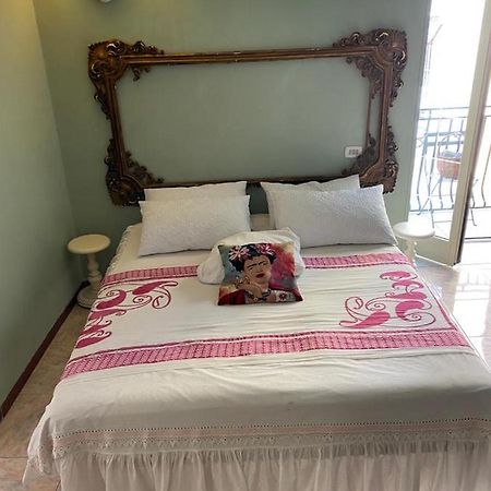Casa Gioia, Tra Palazzo Reale,Lungomare E Monte Echia Apartment เนเปิลส์ ภายนอก รูปภาพ