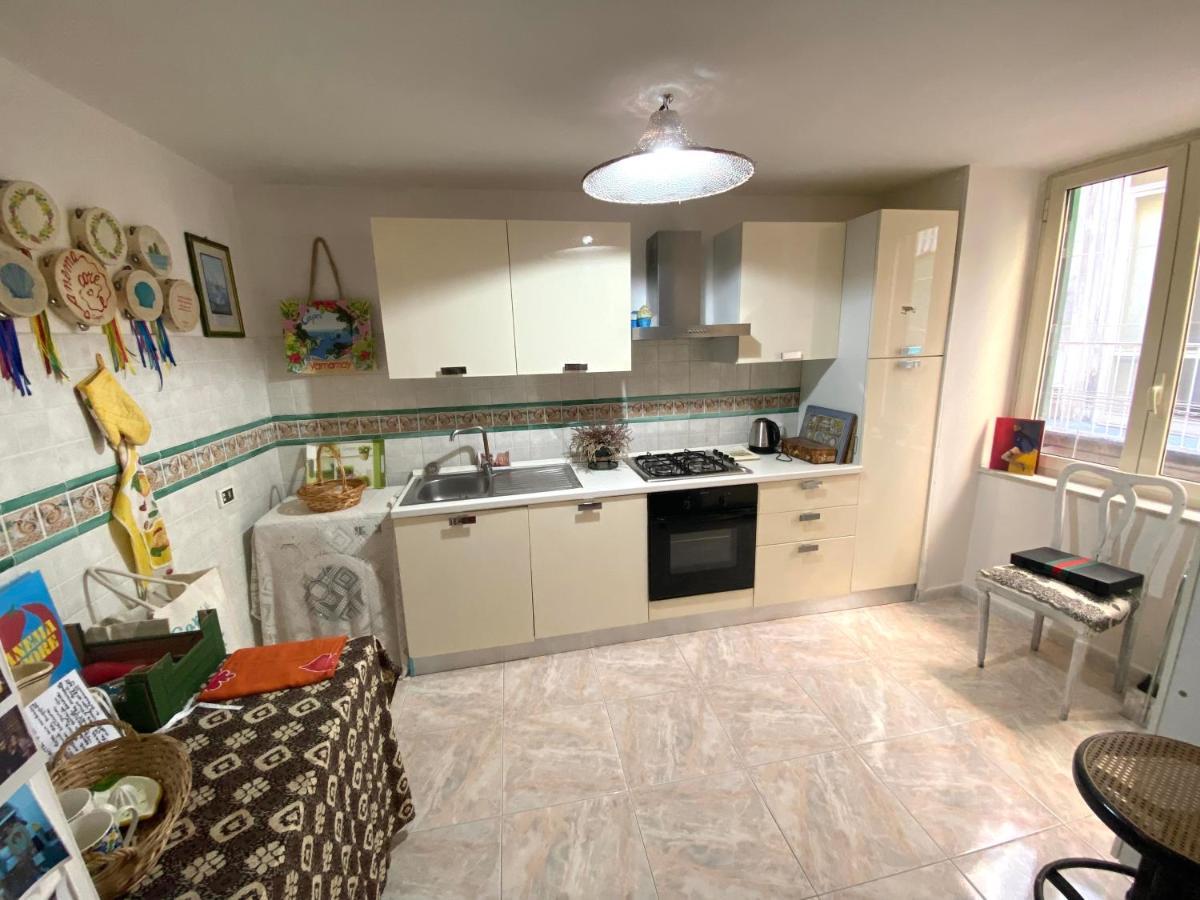 Casa Gioia, Tra Palazzo Reale,Lungomare E Monte Echia Apartment เนเปิลส์ ภายนอก รูปภาพ