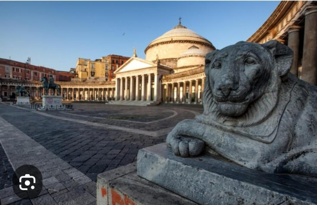 Casa Gioia, Tra Palazzo Reale,Lungomare E Monte Echia Apartment เนเปิลส์ ภายนอก รูปภาพ